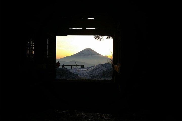 七面山での 2 日間のプライベート ガイド付き一晩ハイキングと仏教寺院滞在