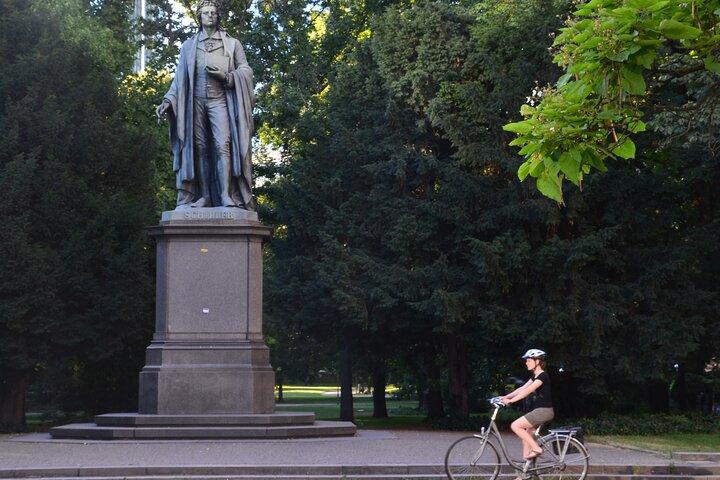 Visite de la ville de Francfort à vélo vers l'horizon de Goethe et le vin de pomme