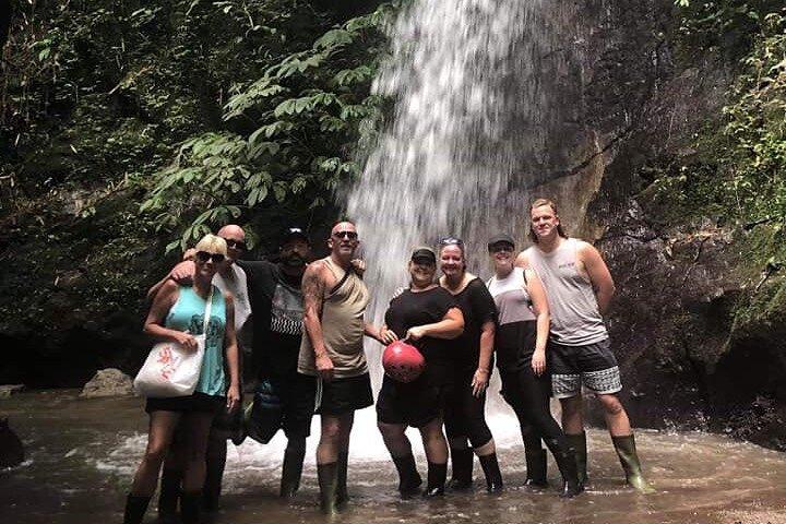 Bali ATV Quad Bike a través del túnel, cascada, rafting
