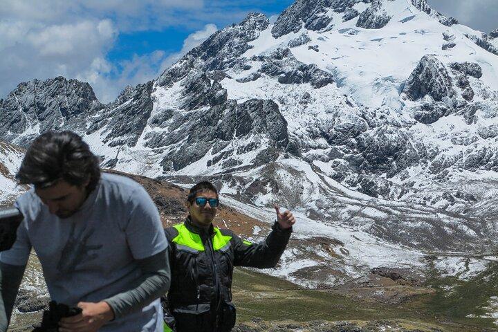 Full day road trip privado mirador nevado Rajuntay + ruta 7 lagunas
