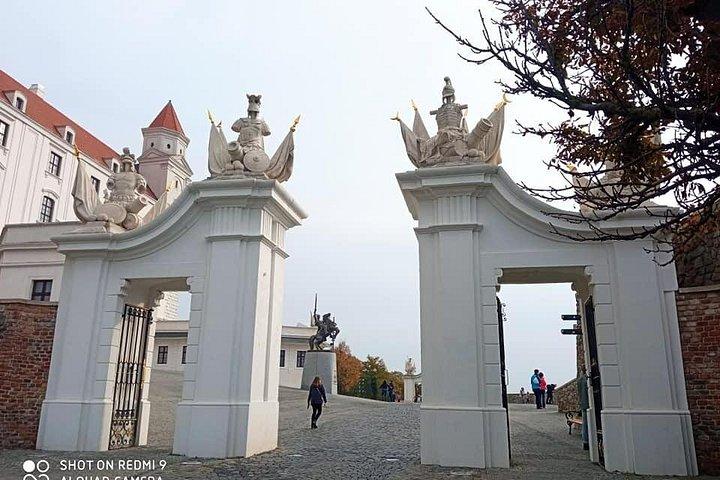 ブラチスラヴァ、ガイドとブダペストから1日プライベート旅行！