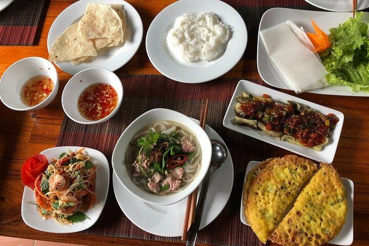 HoiAn Ancient Town Night Market Street food tour di notte