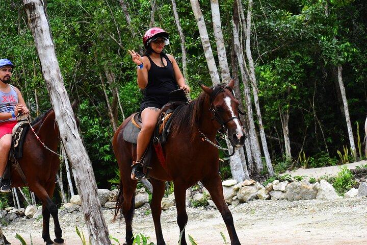 Equitazione, ATV (condiviso), Cenote e Zipline Combo 4X1 da Playa del Carmen