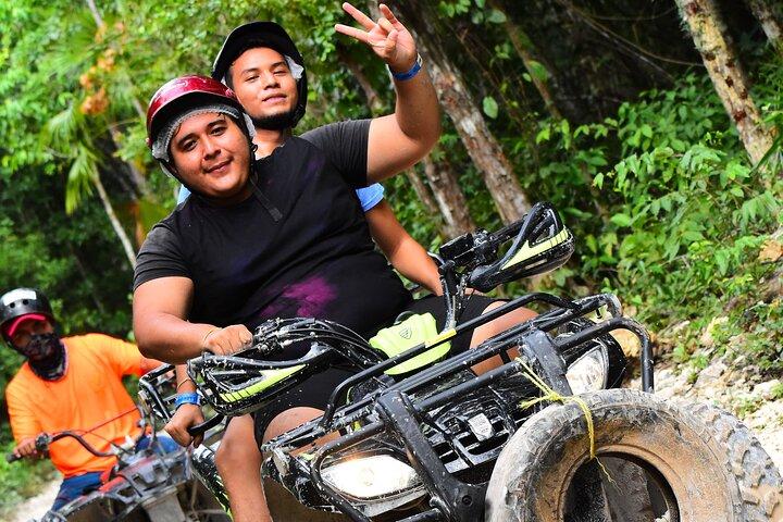 乗馬、ATV (共有)、セノーテ & ジップライン - カンクンからの冒険