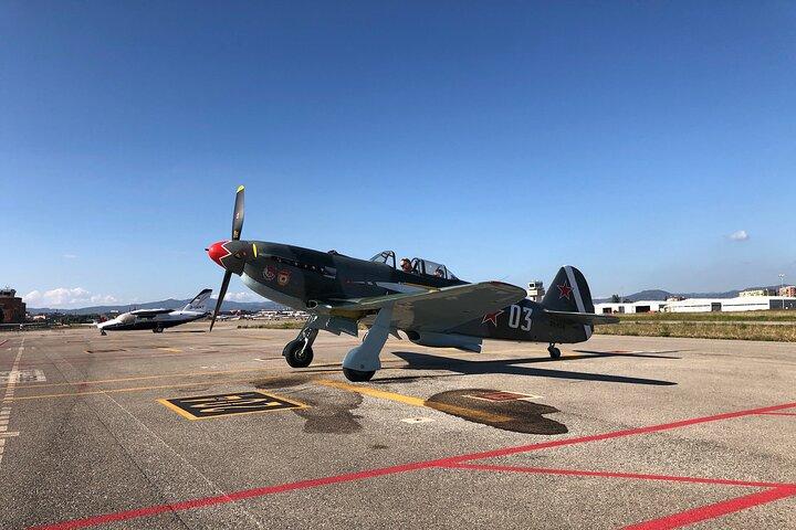 Vuelo privado Ultimate Warbird cerca de Barcelona