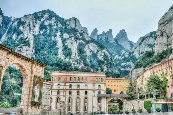 Montserrat Tour from Barcelona with Cog-Wheel Train&Black Madonna