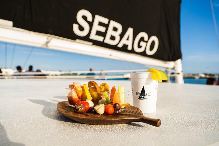 Key West Sunset Sail mit Open Bar, Live-Musik und Hors D'oeuvres