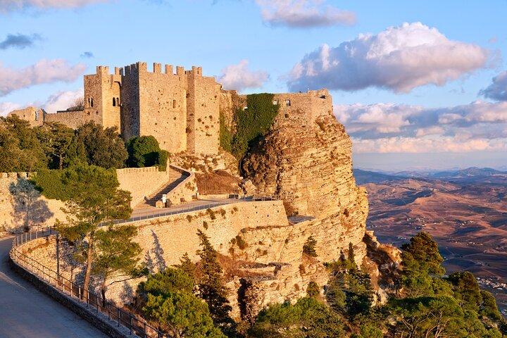 Excursão privada de 8 horas a Segesta, Erice, Trapani e salinas de Palermo