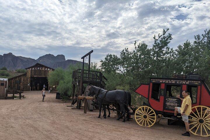 Apache Trail con Dolly Steamboat