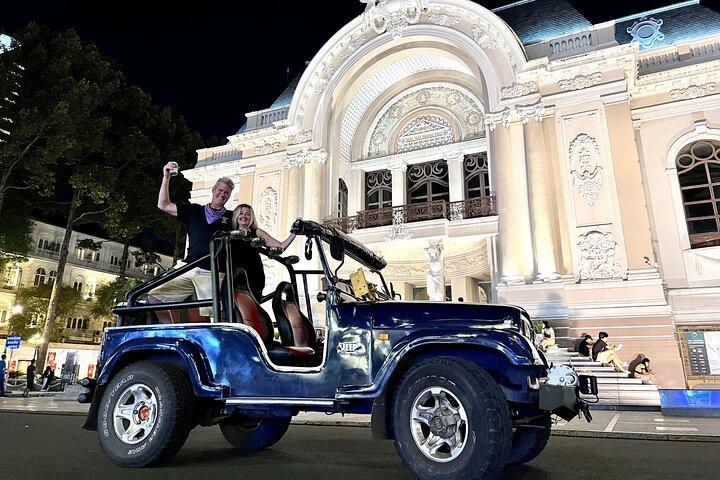 Private Jeep-Stadtrundfahrt Saigon bei Nacht und Skybar Drink