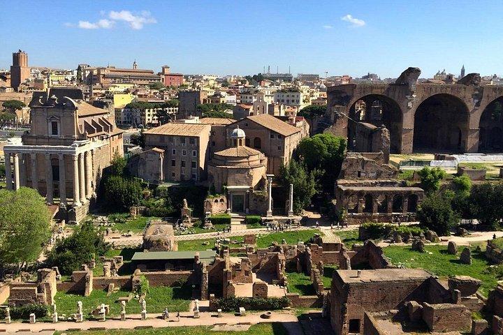 Gladiators Arena Tour with Colosseum First Level & Ancient Rome