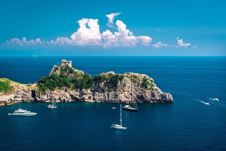 Tour Privato Esclusivo in Barca a Vela sulla Costiera Amalfitana