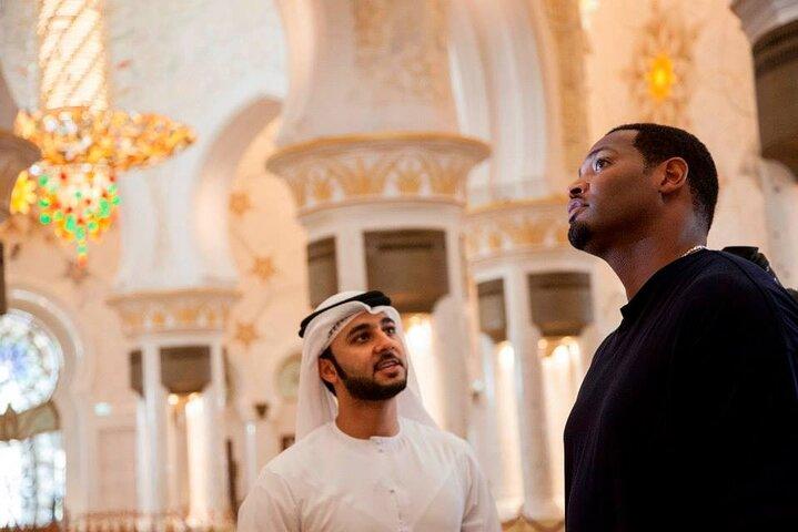 Visite guidée privée de la grande mosquée Sheikh Zayed par un guide national des Émirats arabes unis