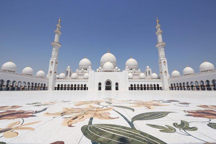 Privat Sheikh Zayed Grand Mosque guidet tur af UAE national guide