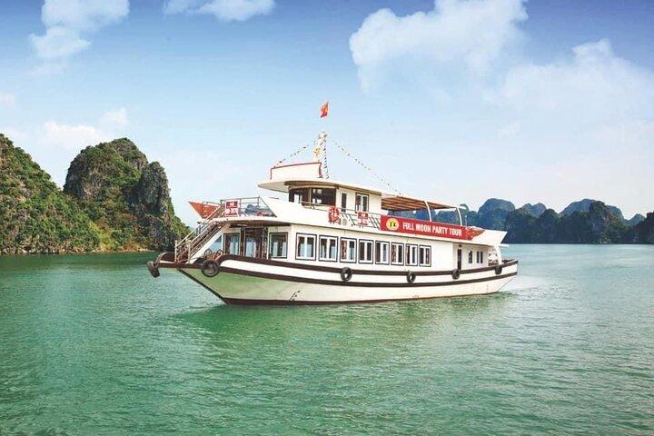 Paket: Buss Ha Noi till Cat Ba + 1 dags båttur, La Ha Bay, Ha Long Bay