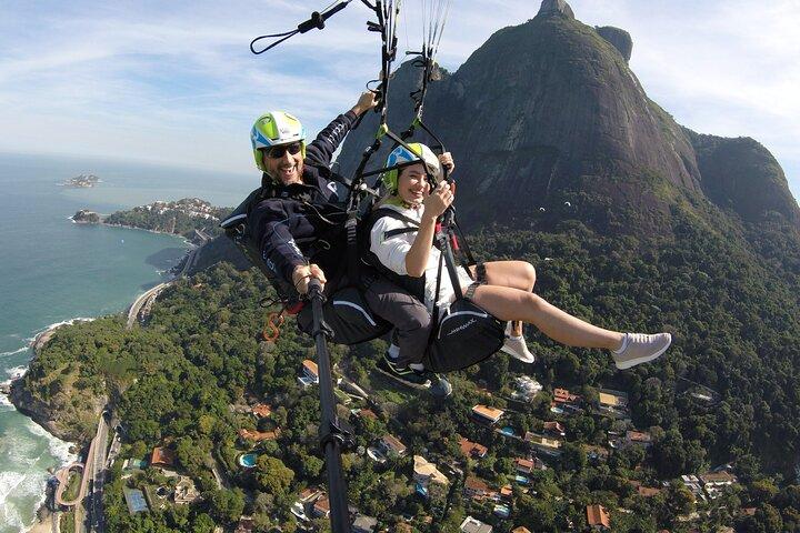 Rio De Janeiro Panoramic Parapente Flight with BOMVOO.rio