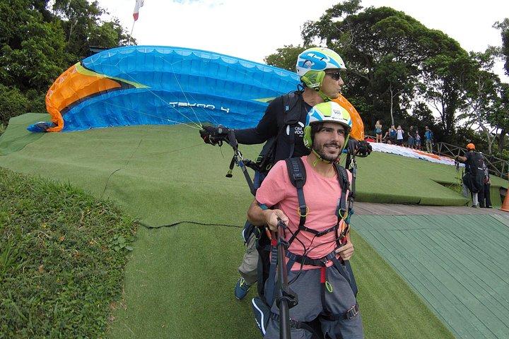 Rio De Janeiro Panoramic Parapente Flight with BOMVOO.rio