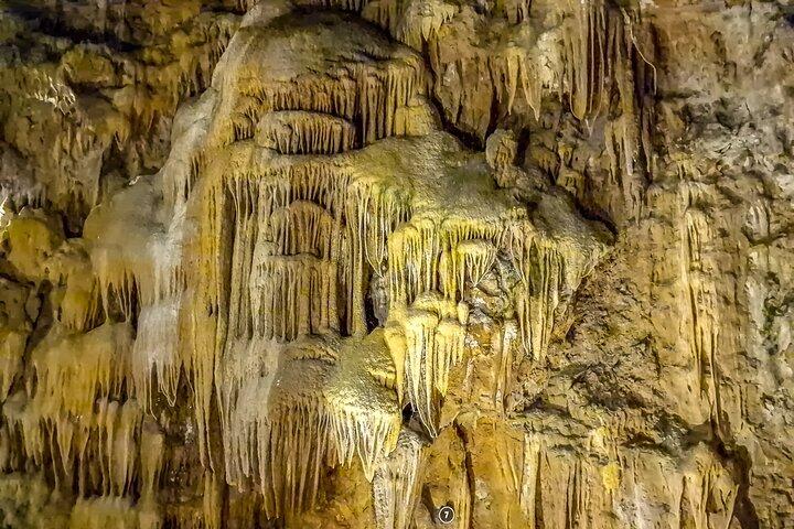 リスボンから：ファティマのスピリチュアルな旅＆ポルトガル最大の洞窟
