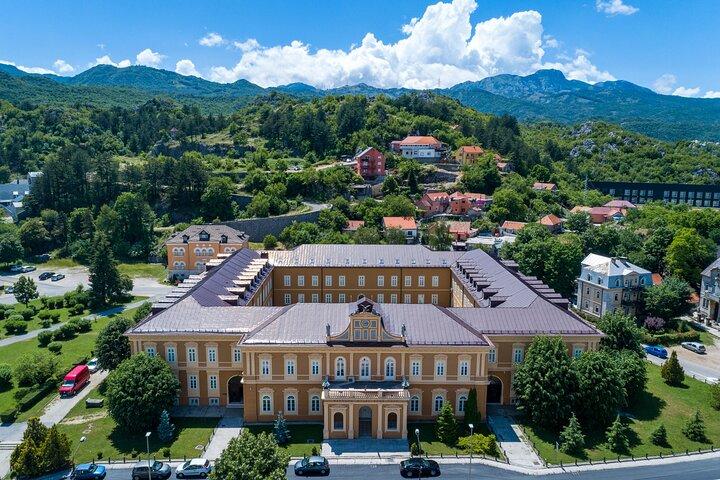 Tour privado Cetinje Lovcen Njegusi - Excursión de un día al corazón de Montenegro
