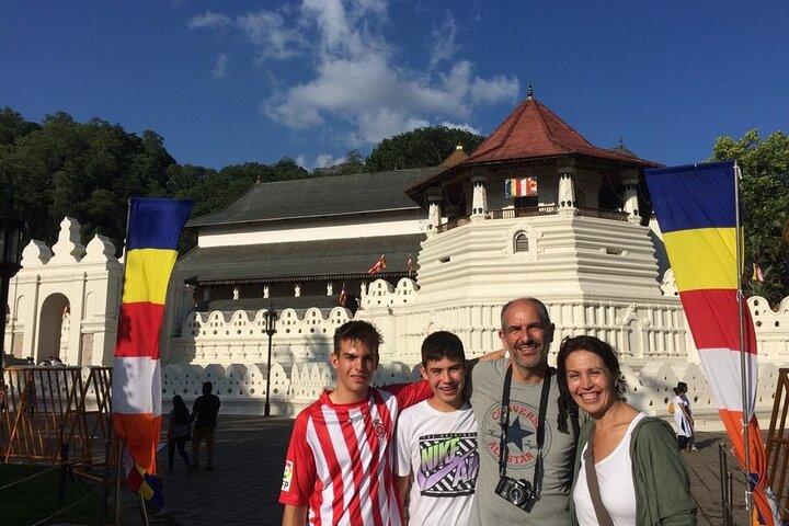 Tour privato di Galle o Kandy di un'intera giornata con una guida esperta