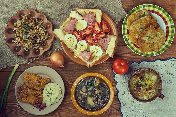 伝統的なチェコ料理とプラハ旧市街のプライベート ツアー