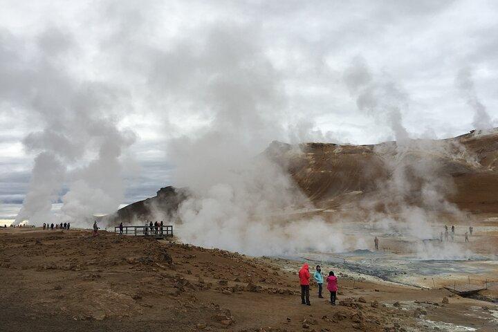 4x4 minibus tur Lake Myvatn, Dettifoss, Selfoss, Godafoss og naturbade