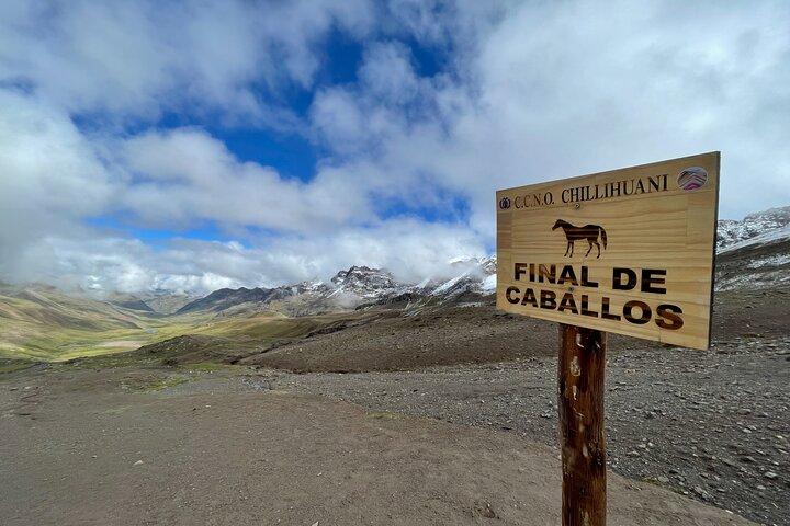 Excursion d'une journée complète à la montagne des couleurs de Cusco