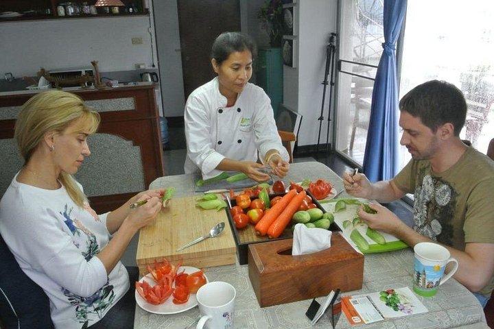 Full Day Professional Thai Fruit and Vegetable Carving Class