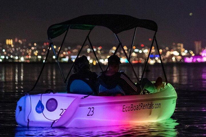 Glow Nighttime Pedal Bådudlejning i San Diego Bay