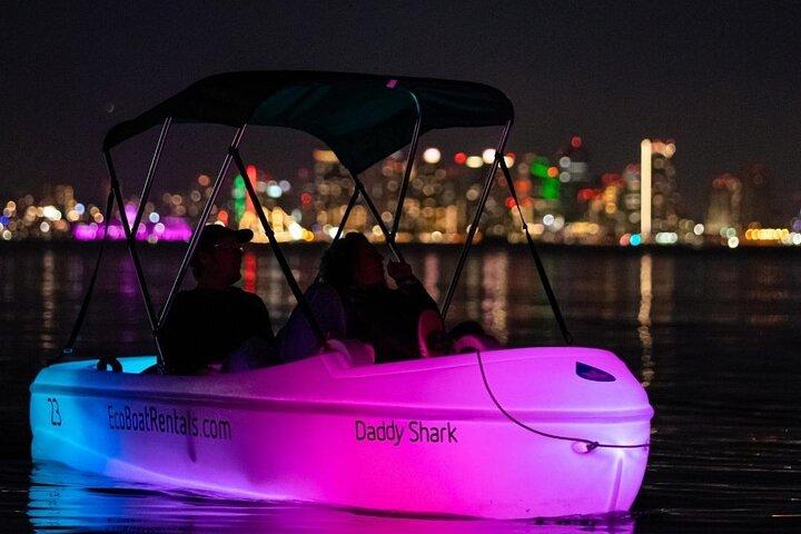 Glow Nighttime Pedal Bådudlejning i San Diego Bay