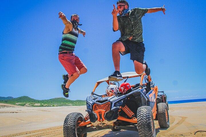 オフロードカボアドベンチャー： デザート&ビーチライドプラステキーラテイスティング