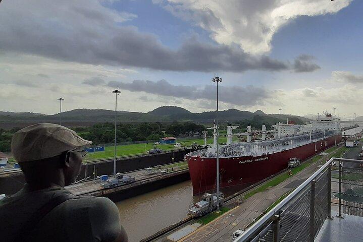 Canal de Panamá con entrada incluida y Tour en barco al lago Gatún