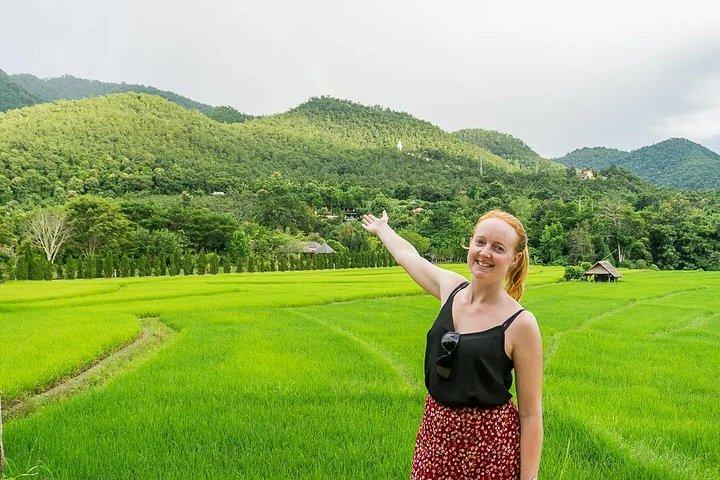 チェンマイ パイ 1 日サイ ガム温泉、パイ キャニオン、ホワイト ブッダ、サンティチョン