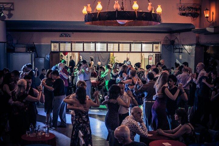 Pequeno grupo local Tango milonga com lição e transferências