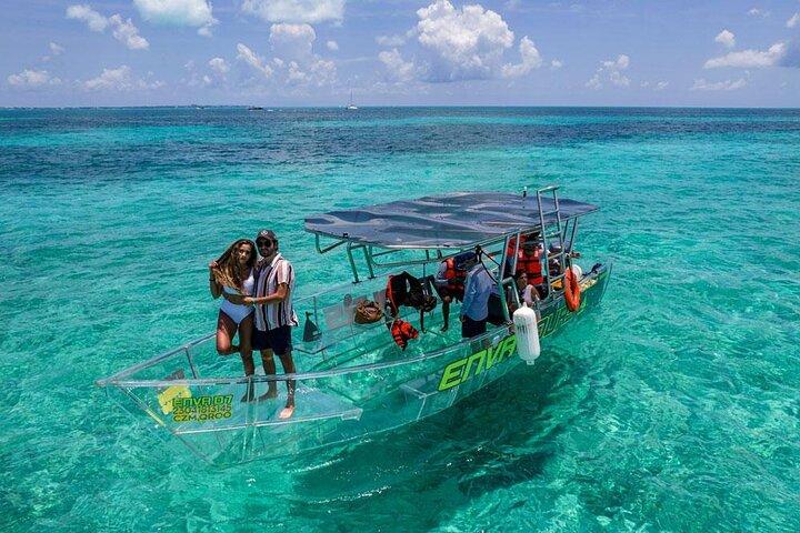 Crucero turístico en barco de cristal en Cancún