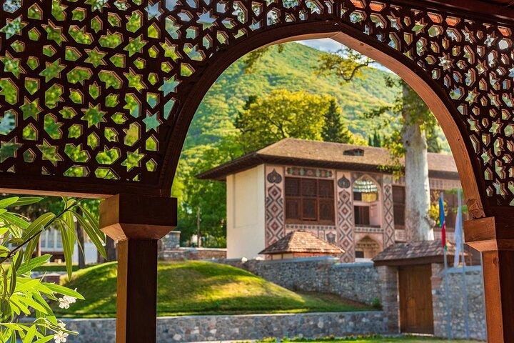 SHEKI - gammelt og smukt land (All Inclusive Tour)