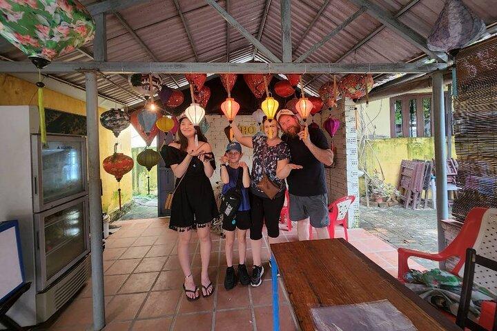 Visite à pied de Hoi An, classe de fabrication de lanternes et promenade en bateau-panier jusqu'à la jungle de la noix de coco