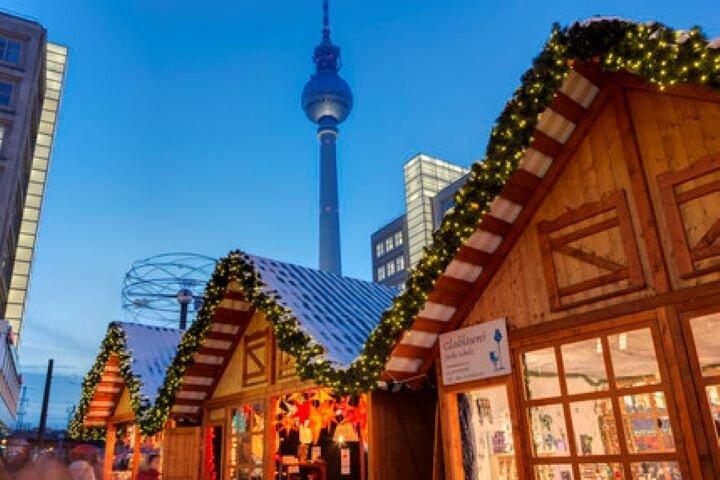 Kerstmarkt van Berlijn met privéauto