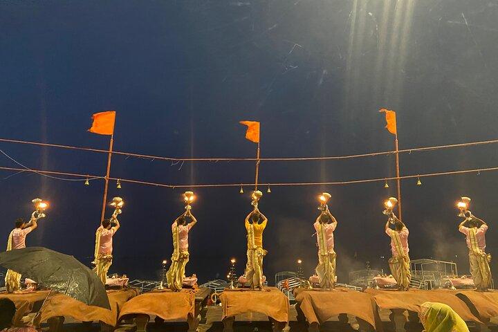 Giro in barca della calendula a Varanasi