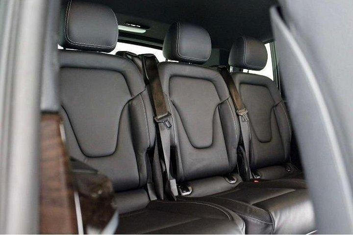 グラナダ（ホテル）からグラナダ空港（Grx）までの専用車