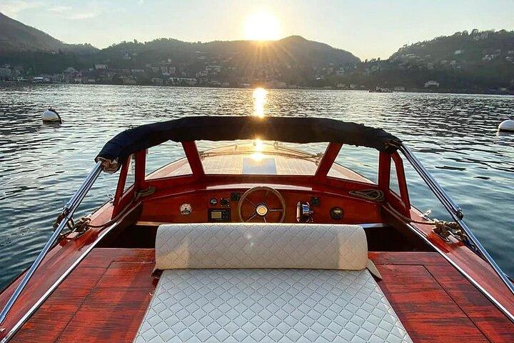 Excursion privée de 2 heures en bateau en bois sur le lac de Côme 6 personnes