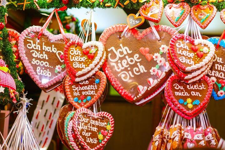 歴史的なランドマークを巡るプライベートベルリンクリスマスウォーキングツアー