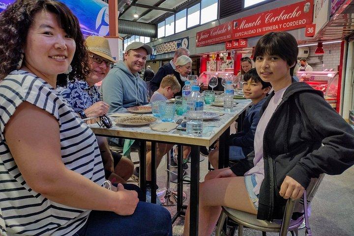 マルベーリャの味覚と市場の小グループ ツアー