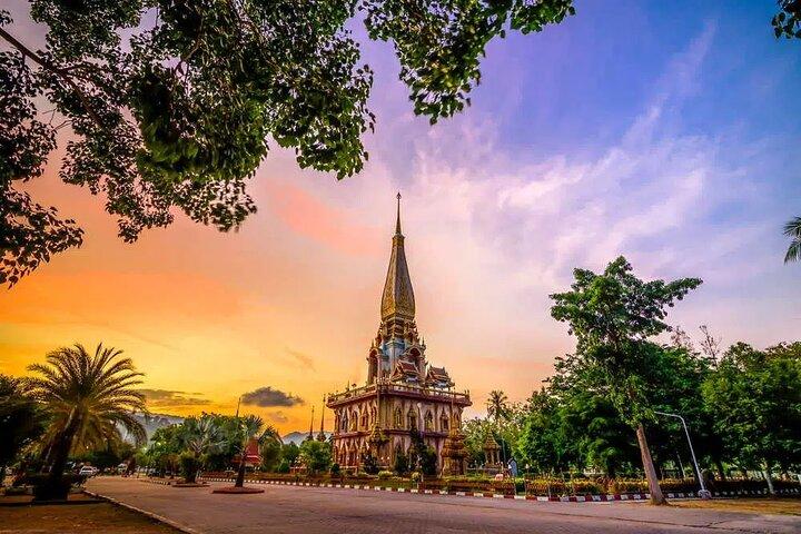 Excursão de meio dia pela cidade de Phuket com quadriciclo