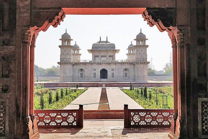 Sunrise Taj Mahal Tour från Delhi