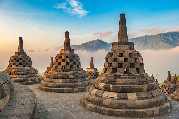 Borobudur (subir), Volcán Merapi y Prambanan Temple Tour