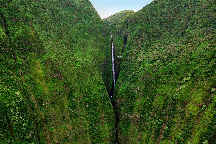 マウイ島とモロカイ島の壮大な景色と特別着陸ヘリコプターツアー