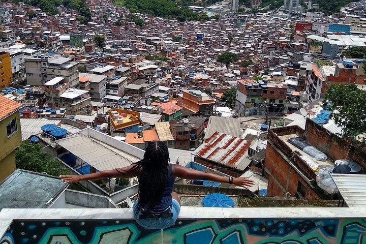 Rocinhaウォーキングツアー：ブラジル最大のファベーラ（共有グループ）の感触をつかむ