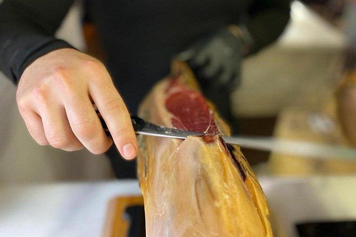Private Tapas Tour with a local Guide- Discover the local "bodegas"