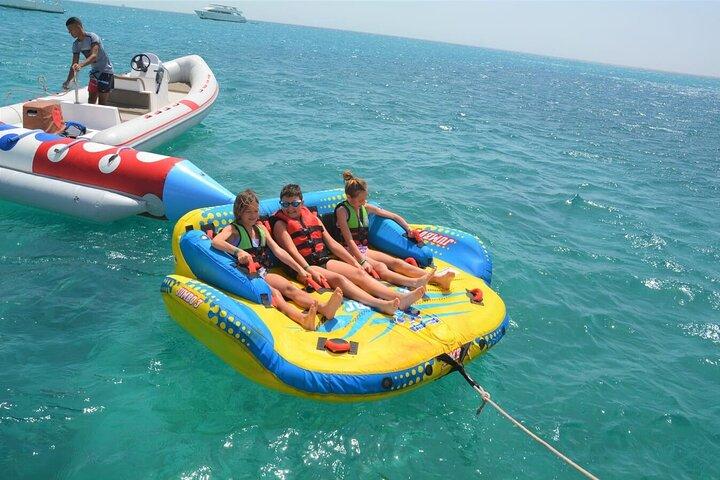 Hurghada Dolphin House und Banana Boat Fun mit Schnorcheln Zeit mit Mittagessen Inc